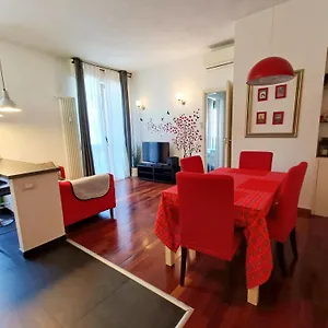 The Red In With Free Parking , Florence Italy
